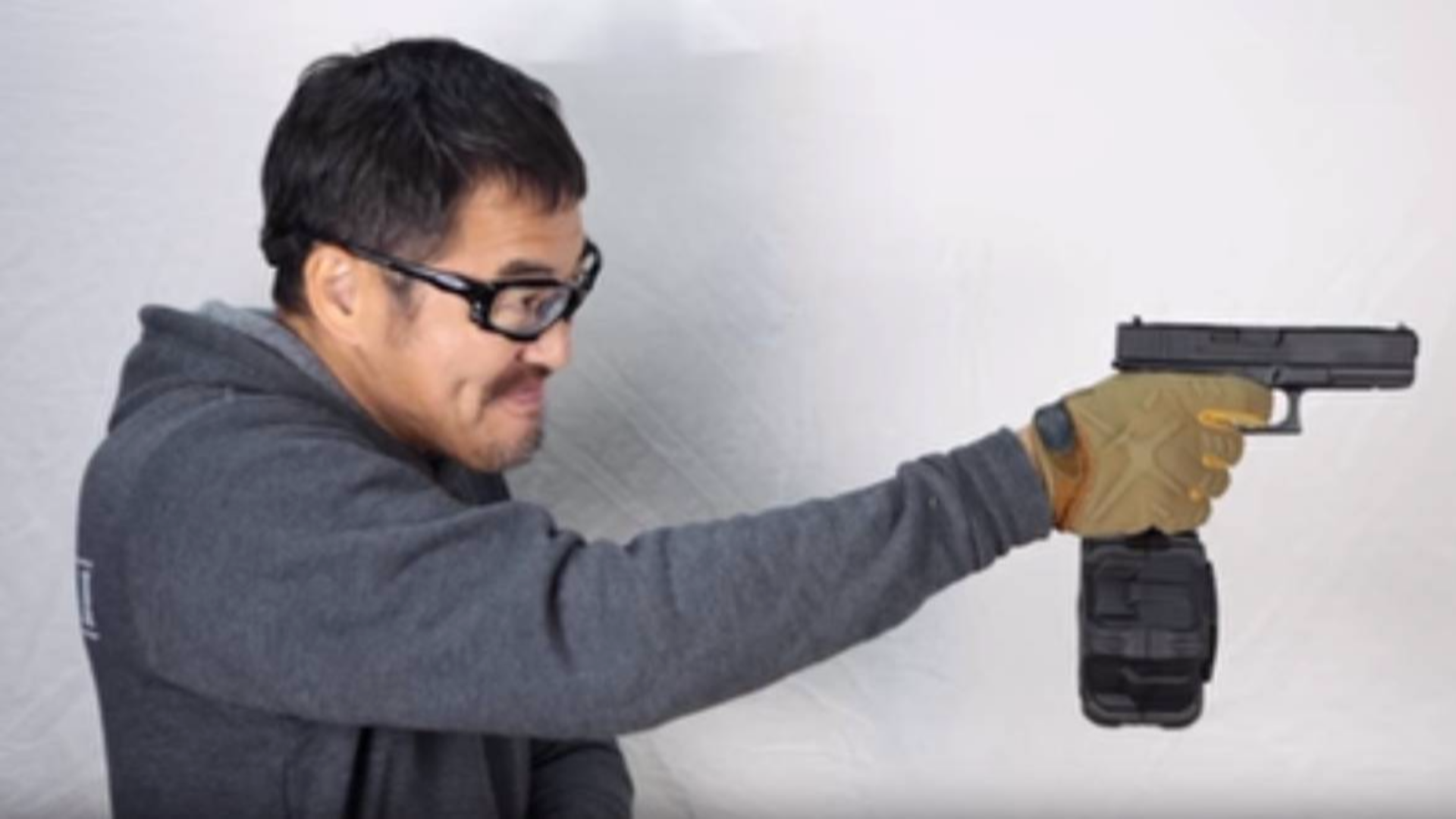 日本壕堺大叔:AW Glove 350连发! G18c全自动连射油耗与正常的比较煤气.
