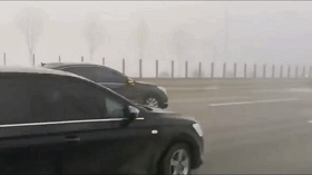 中国交通事故合集631:雪天路面结冰,汽车成了冰壶,车祸撞成一片