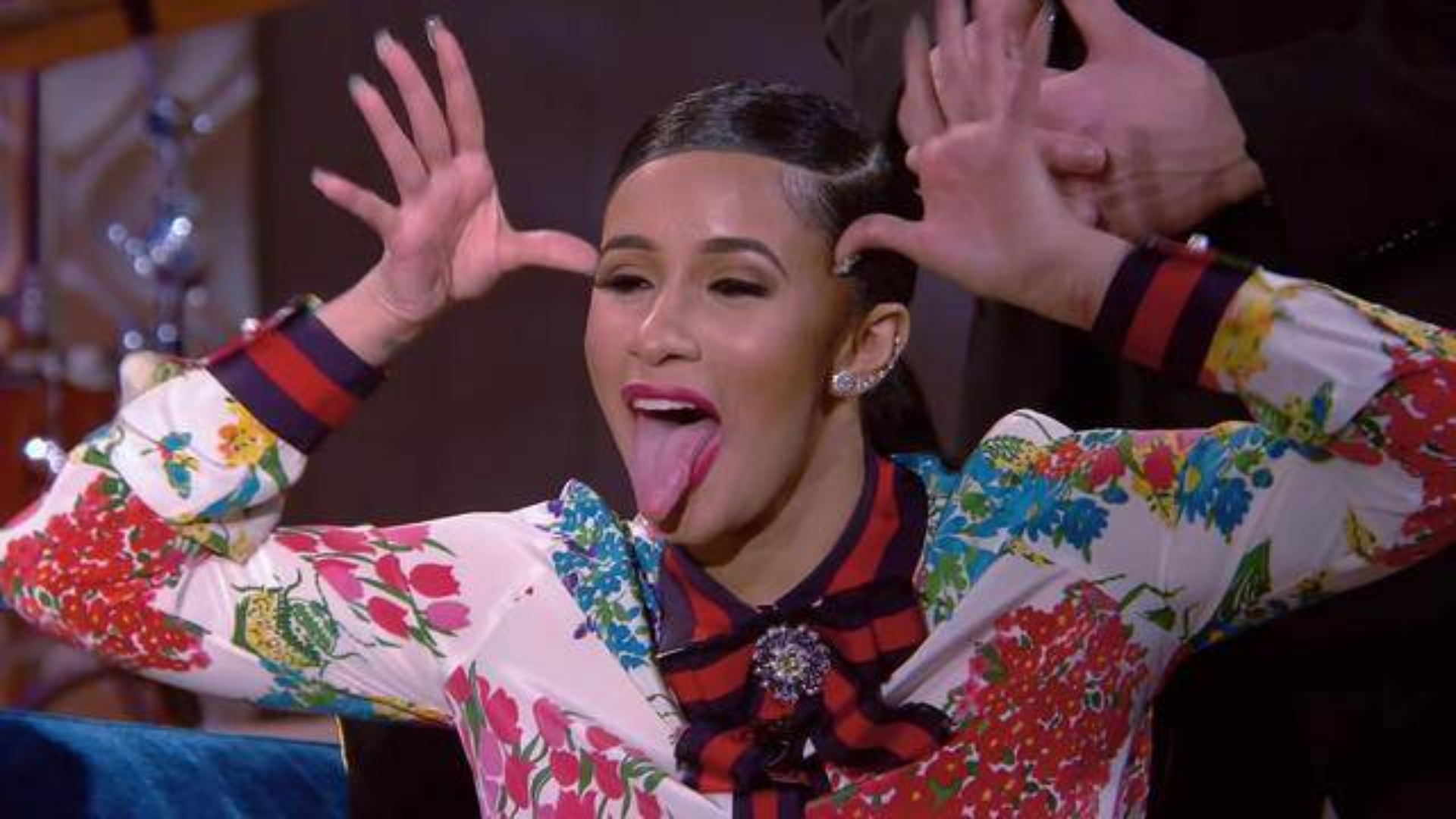 卡姐cardi b愤怒扔鞋现场 | 嘻哈现场