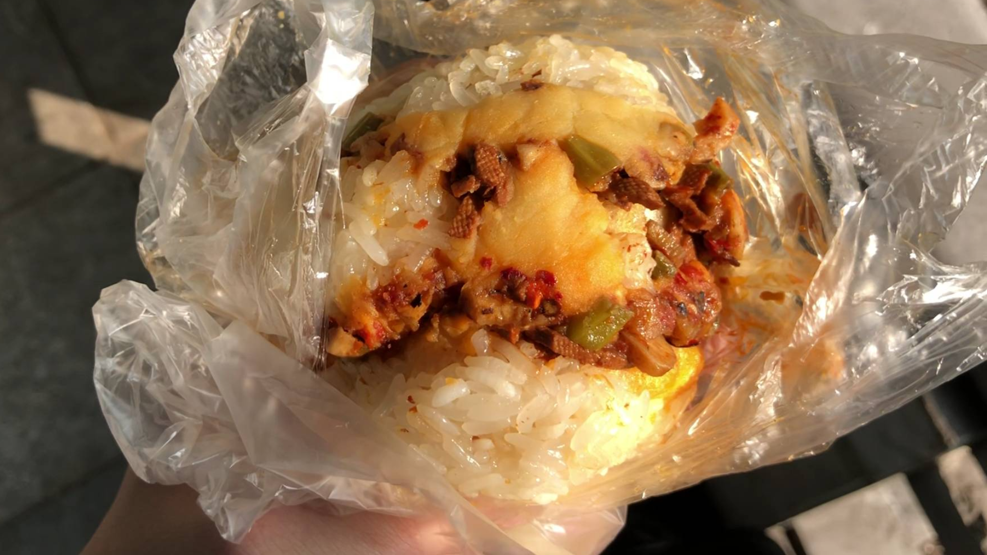 桂林除了米粉还有这个,最低3块钱一个的桂林糯米饭,料多超满足