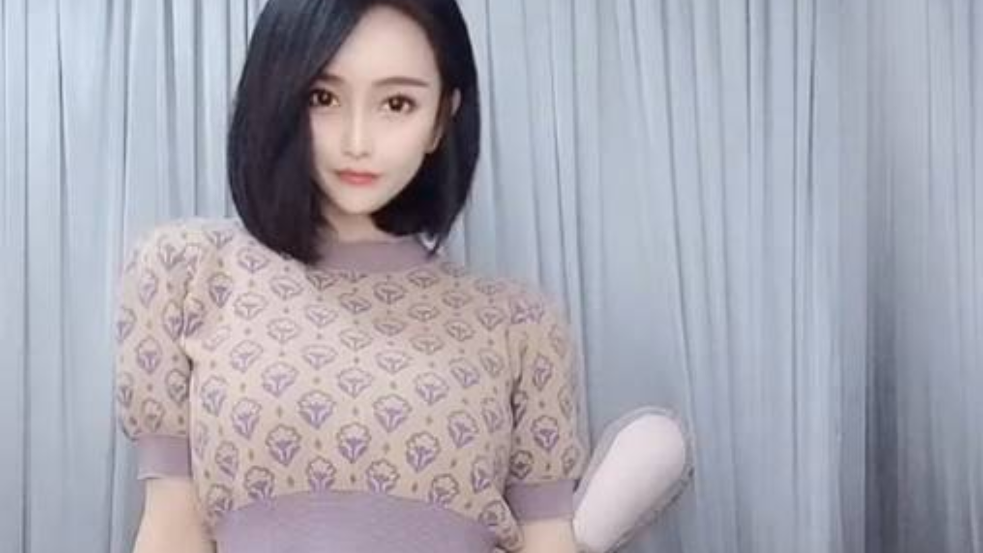 轻松一刻◆小姐姐的裤子穿反了是什么样?该不该提醒她?2020-0119