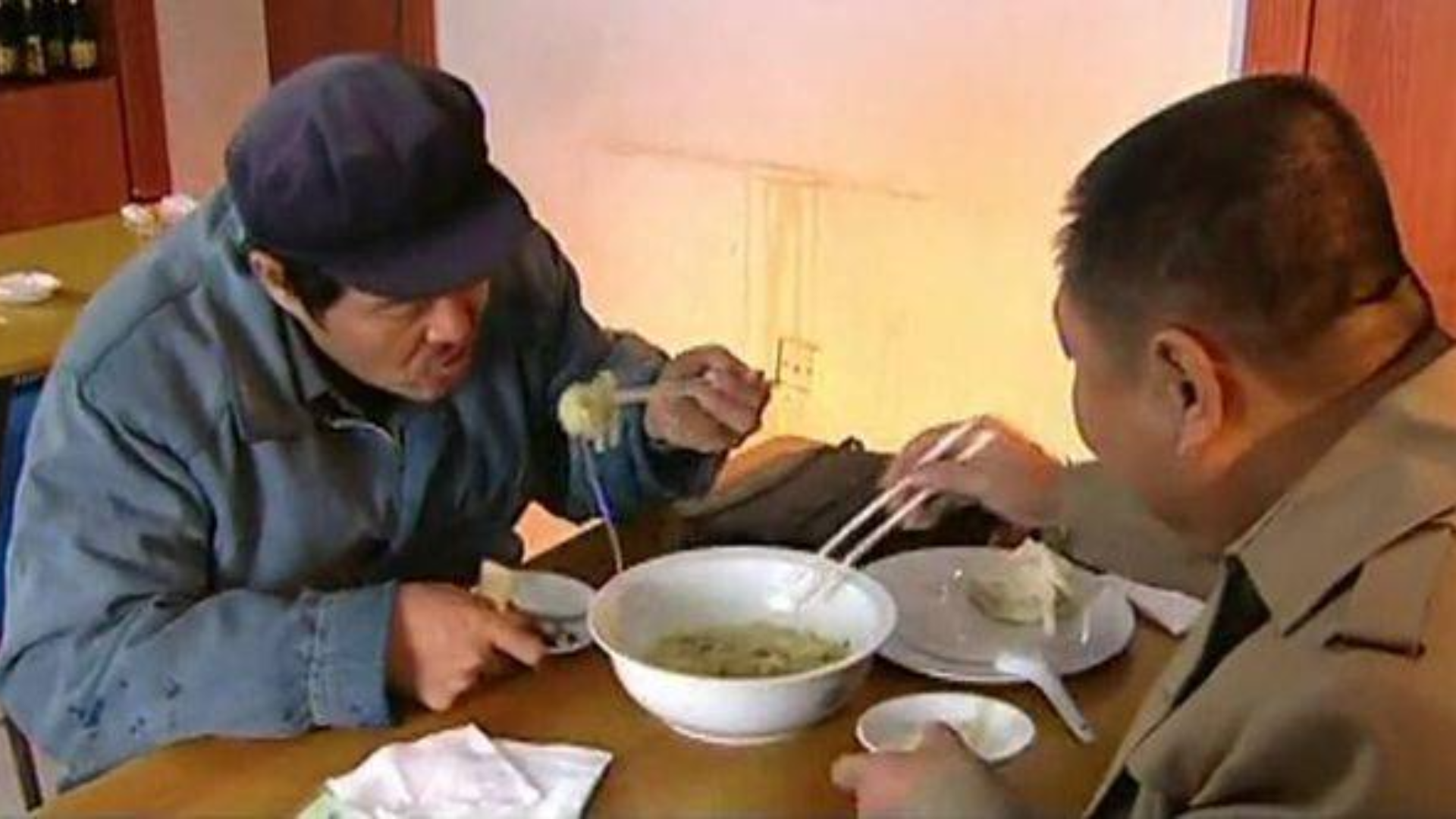 【八景】范伟吃饭合集:烤串烧饼羊肉汤,烧鱼牛蛙方便面
