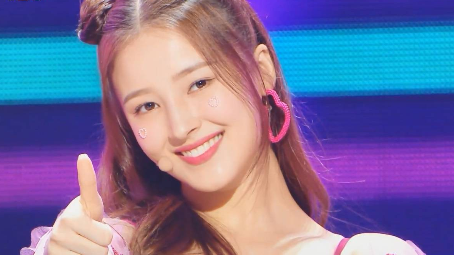 【莫笑中字】nancy的哪吒版wink!200118 momoland-thumbs up 音乐中心