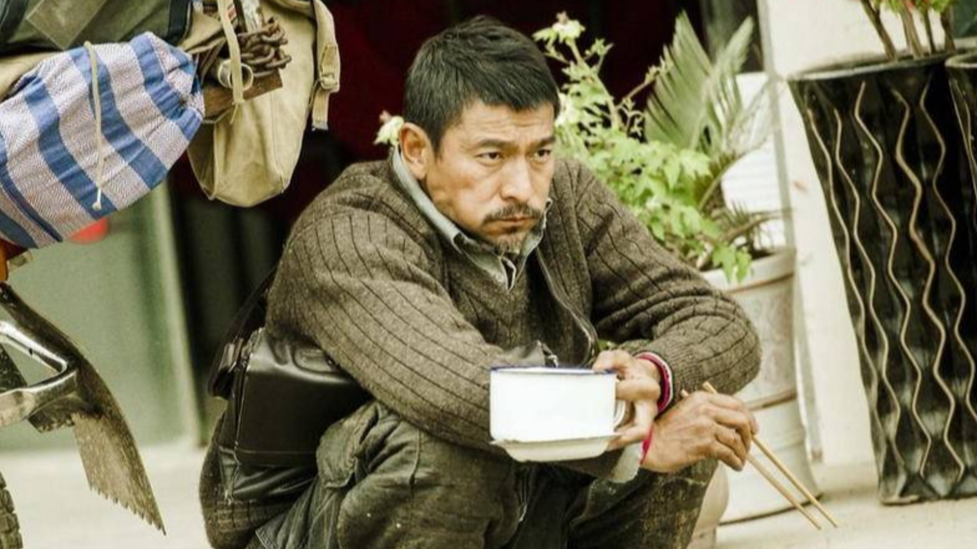 【八景】“刘德华吃播”:千里寻儿吃泡面,带着桃姐下餐馆