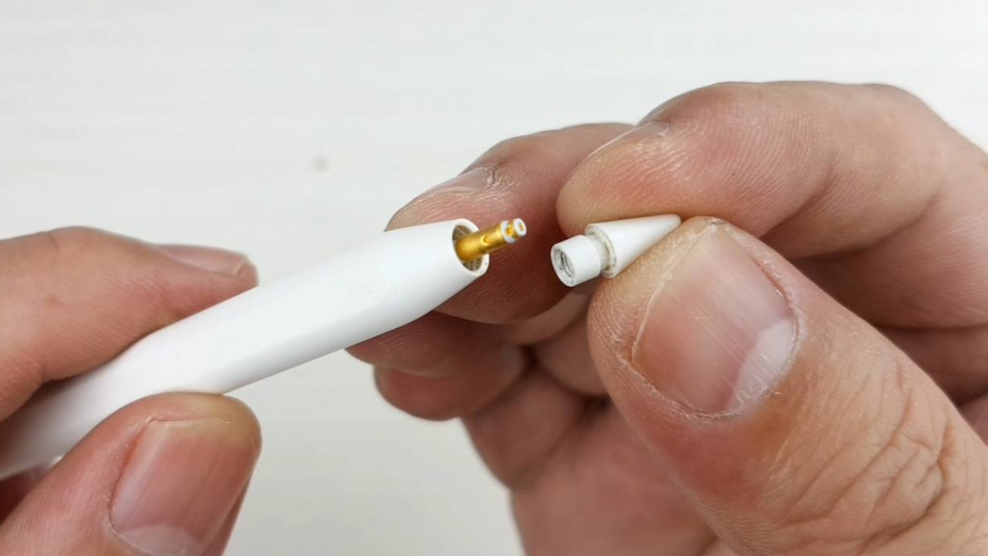 售价972元的Apple Pencil,拆开看内部有什么,史上最难拆的东西