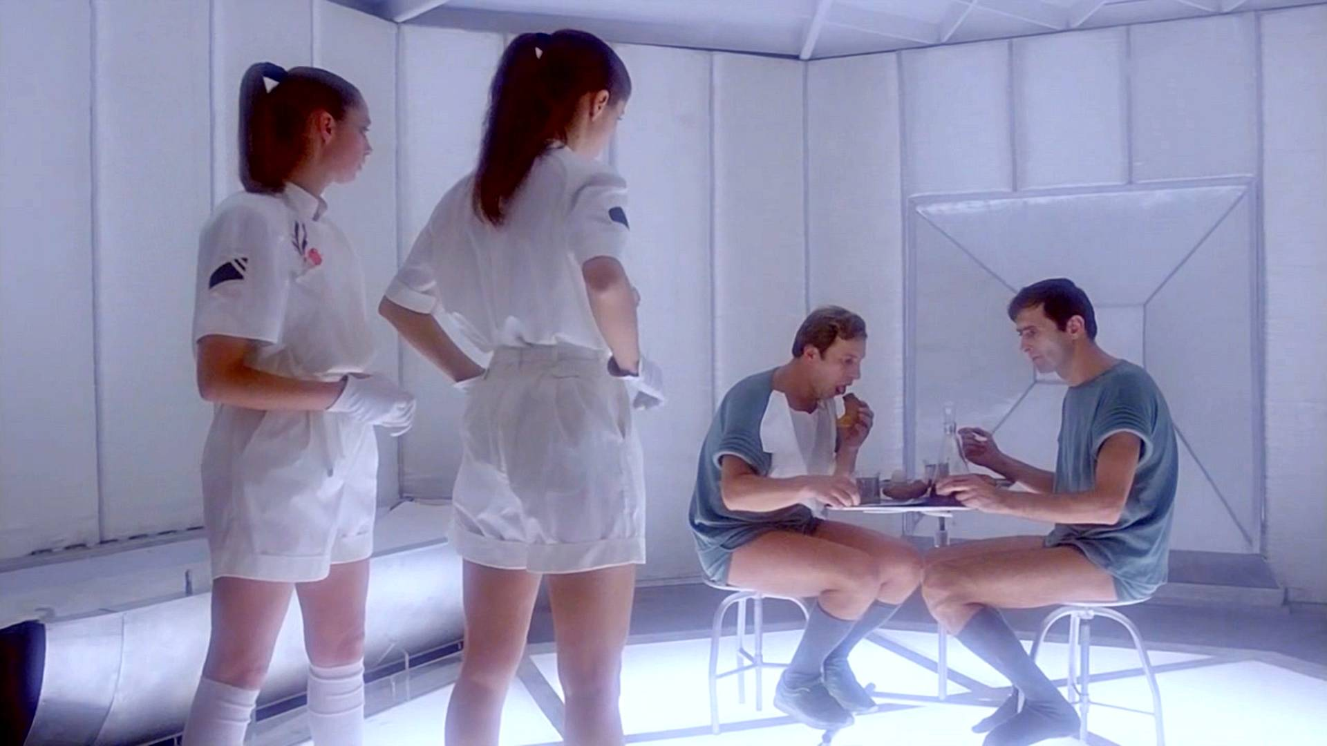 科幻片:俩男子冬眠53年,醒来发现世界全是女人,男人已灭绝!