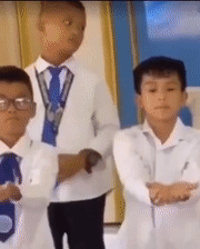 快乐都是别人的 我只有强颜欢笑