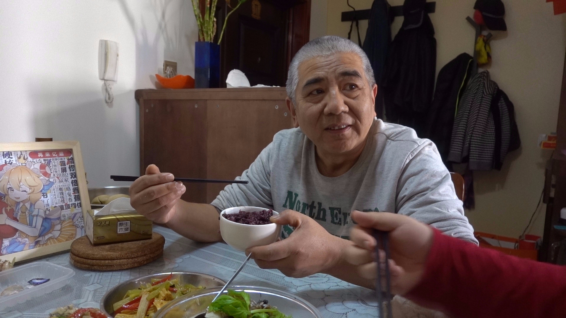 【老司马的日常食堂】三斤多的黑鱼就着黑米饭,诸葛吃爽了