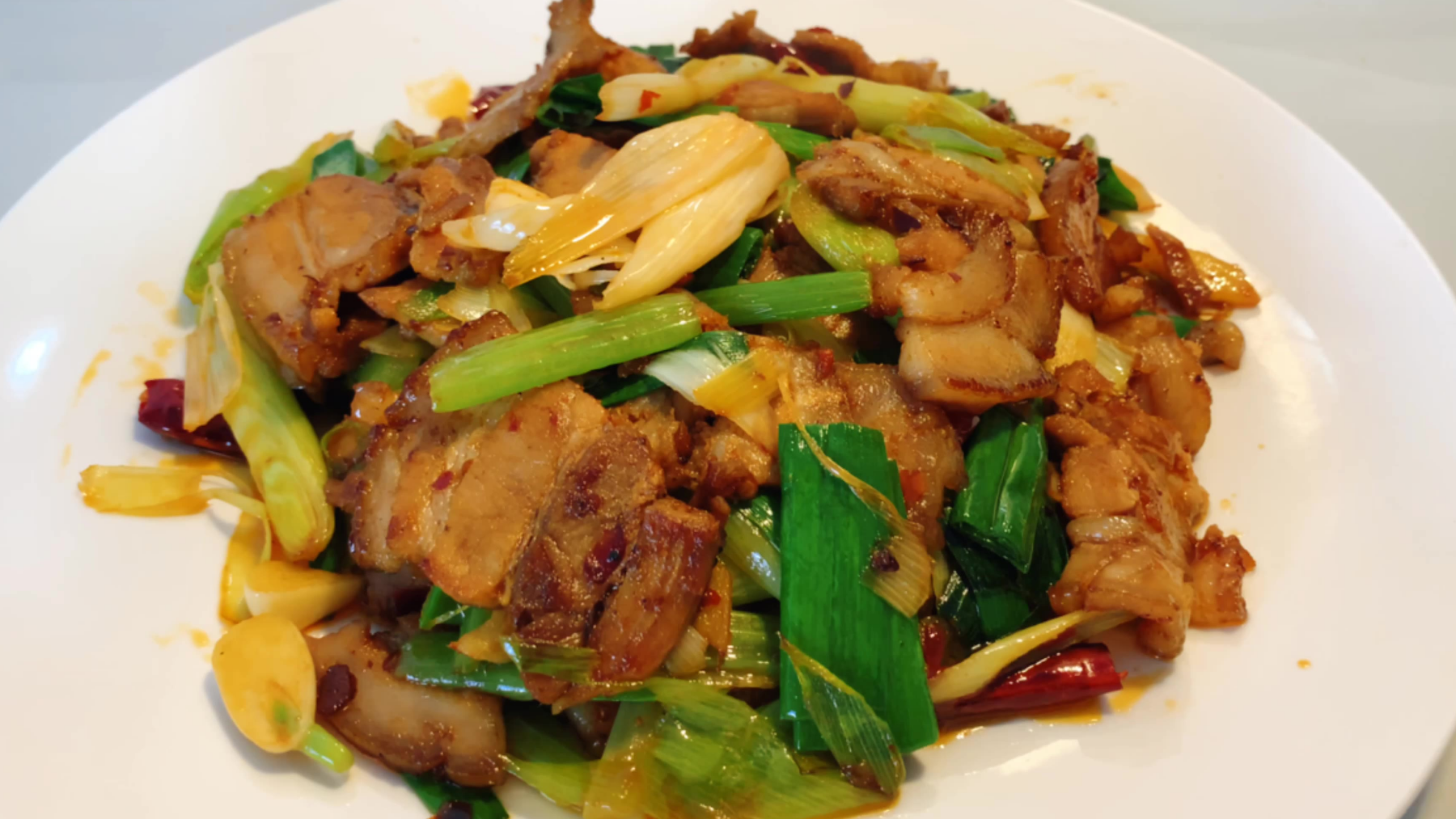 原来正宗的回锅肉是这样做的,大厨教你小技巧,肥而不腻,满口留香