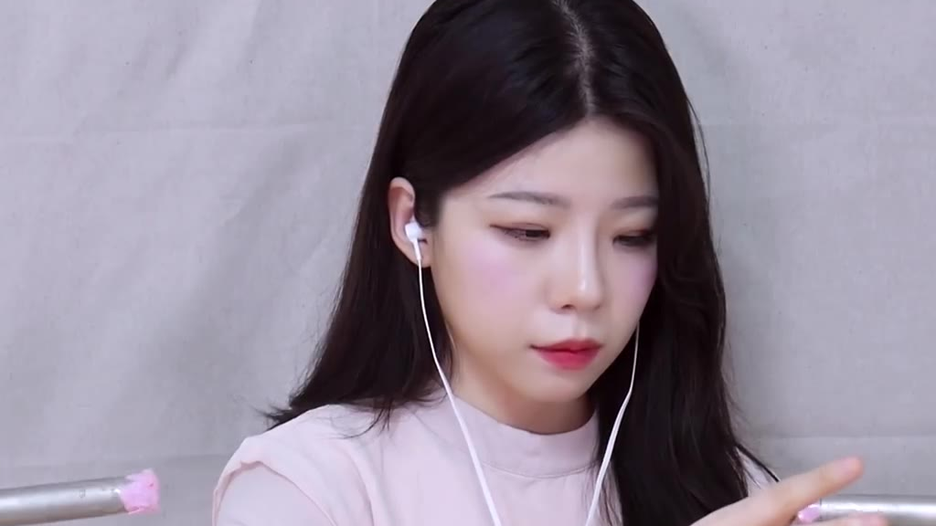 yeonchu助眠-炒鸡舒服的小姐姐一小时深入鼓膜的耳部按摩触发音
