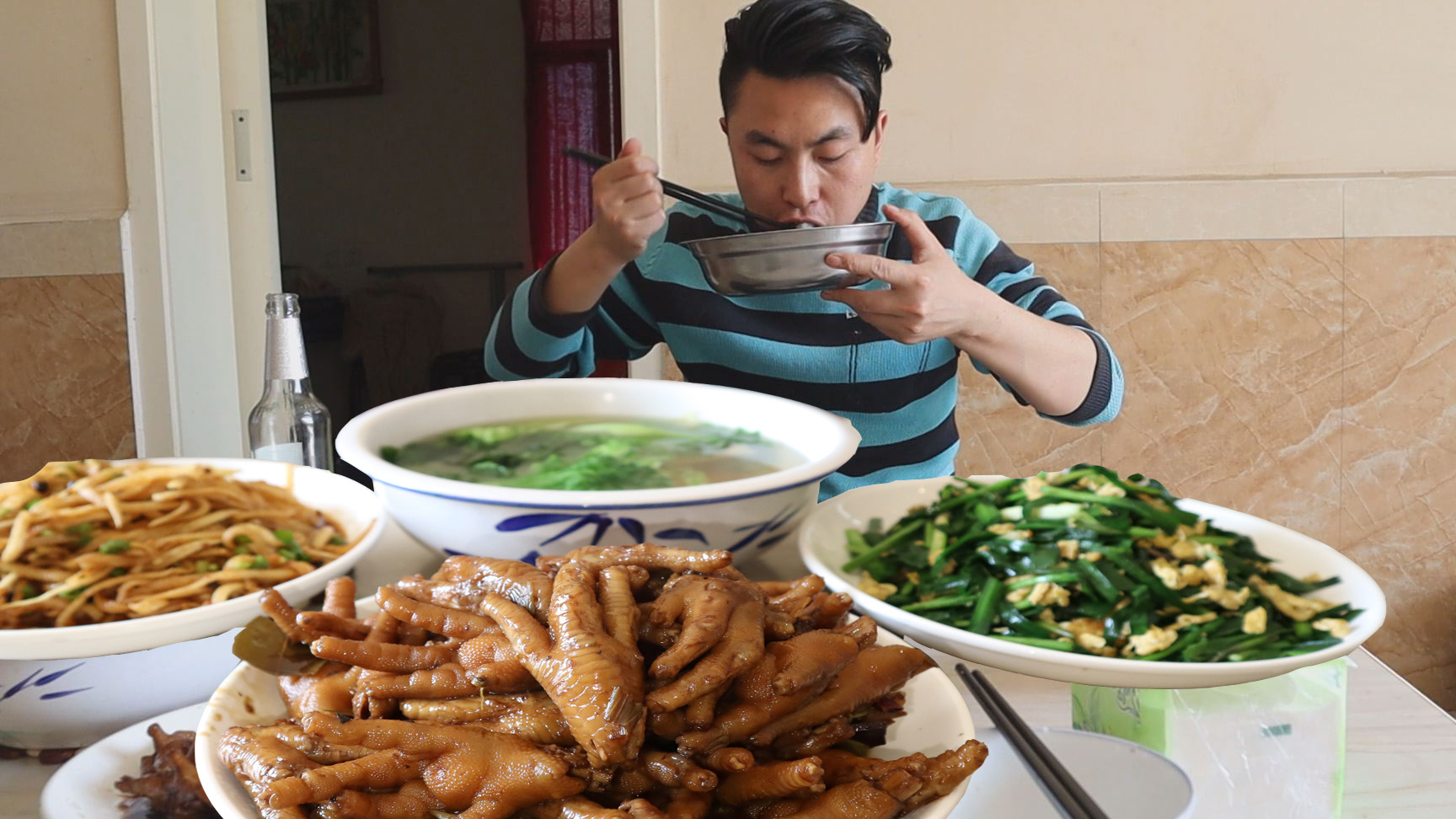 午饭三菜一汤一盆饭,做了入口即化的红烧鸡爪,配上啤酒吃过瘾了