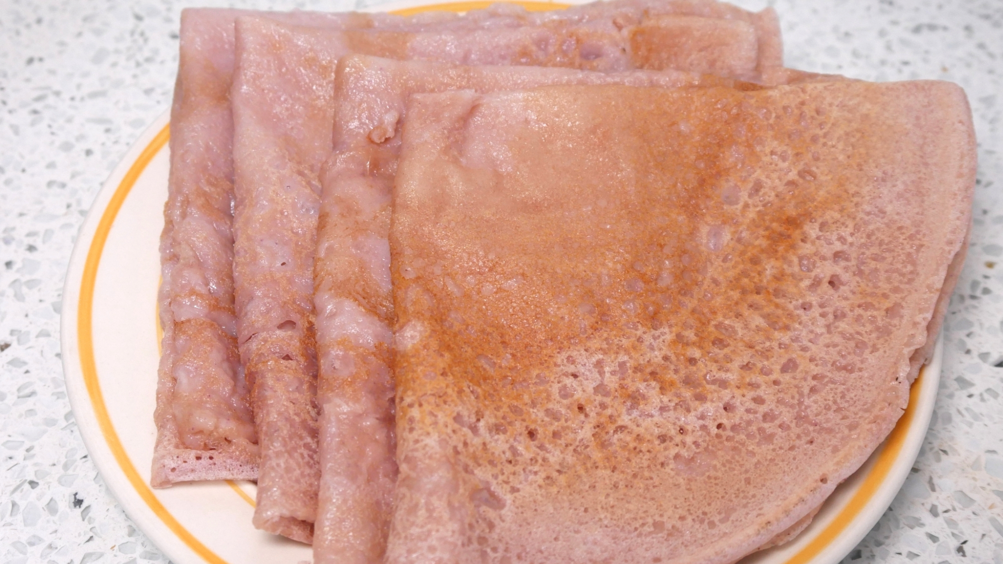 大叔拿高粱面做特色美食,筷子一搅,柔软筋道,比煎饼好吃又营养