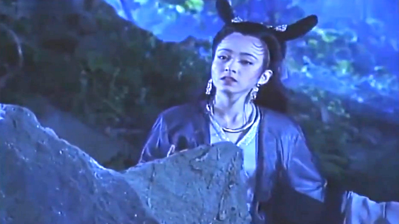 西游记唐僧误入假雷音寺通臂猿猴用法宝困住悟空无法逃脱