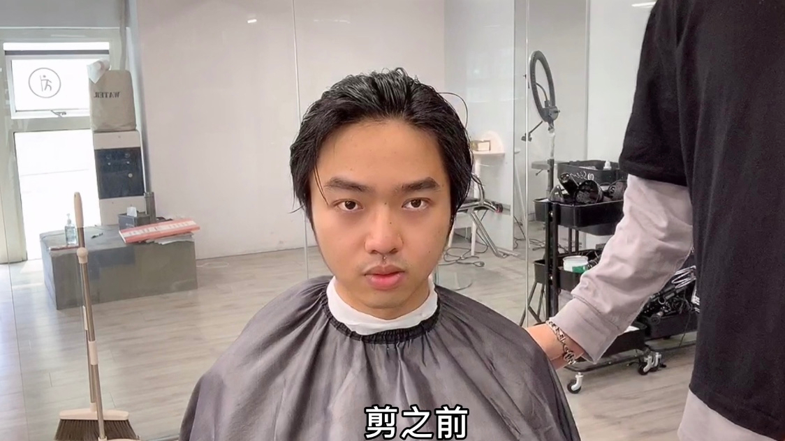 18小伙梳大背头梳到发际线后移,新发型干净又阳光,关键显年轻