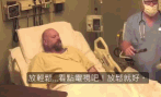 把一间空办公室变成一间病房,让酒醉的人之后醒来之后以为已经10年后了