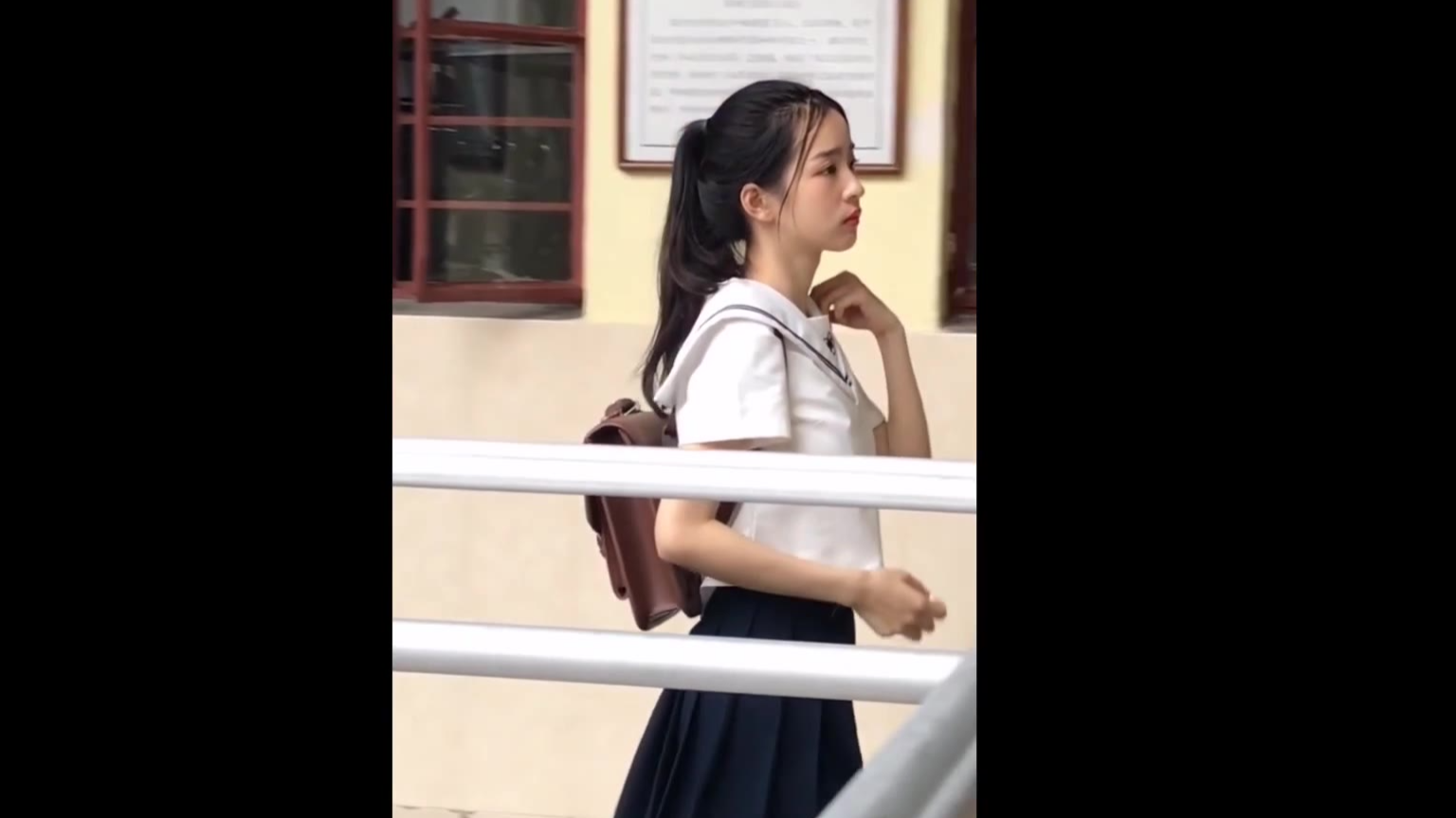 “翻过岁月不同侧脸,风吹起了从前”