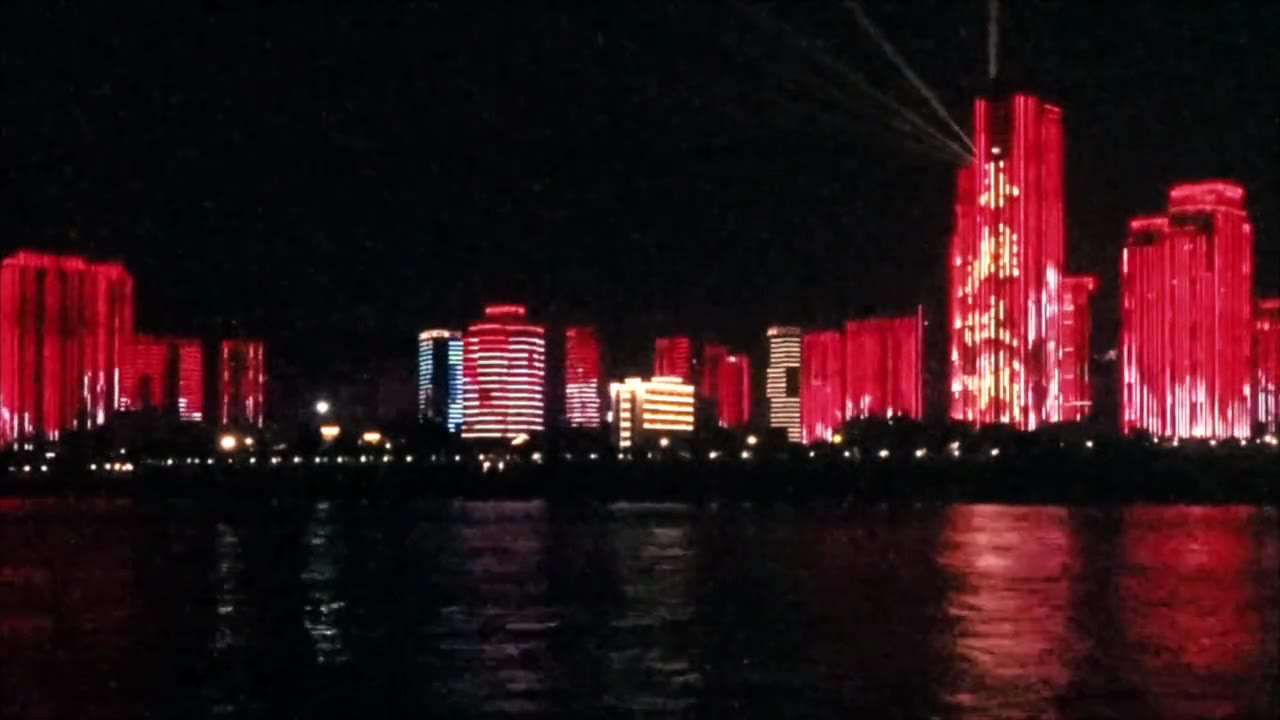 世界加油！“重启”的武汉向全世界送上祝福