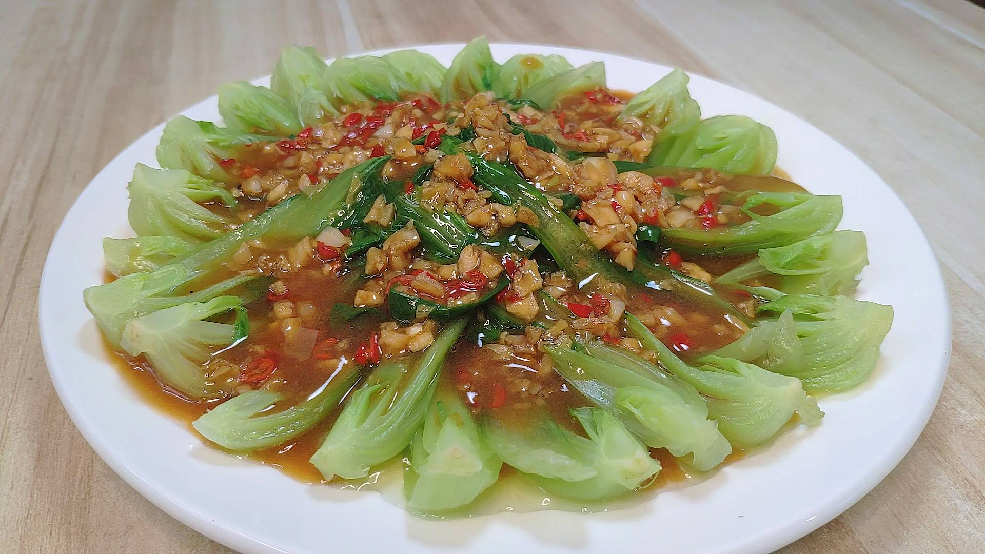 蒜蓉油菜的做法,简单方便,油菜爽口入味,上桌家人都喜欢