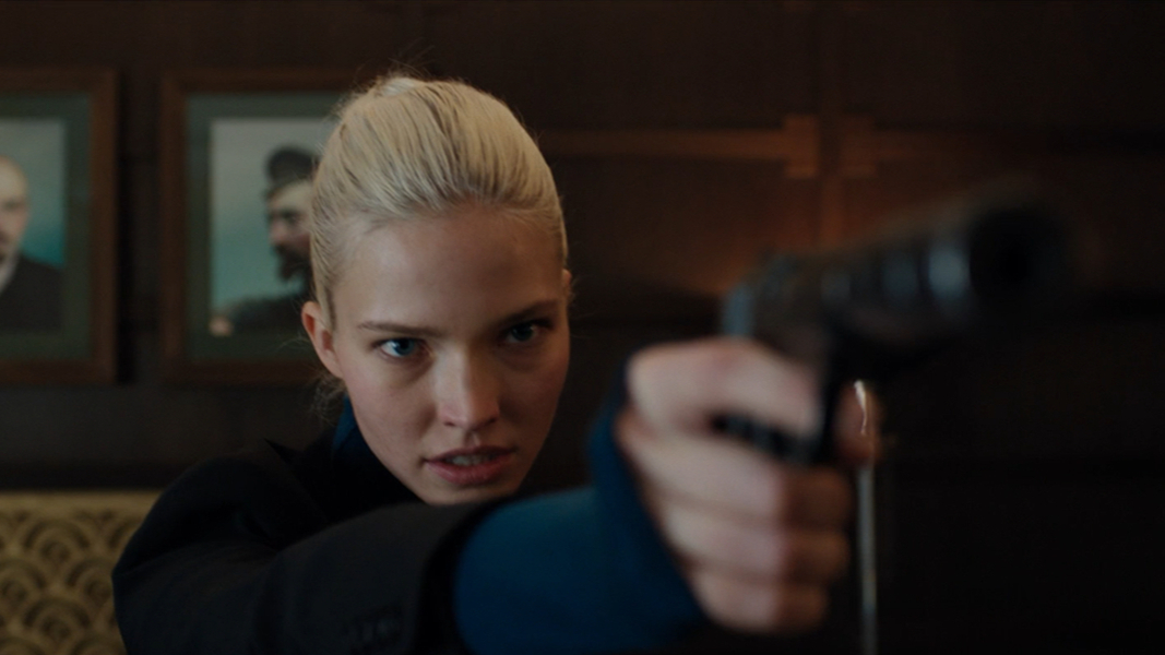 2019谍战动作大片《安娜》,香艳绝伦的妹子,竟是顶级特工