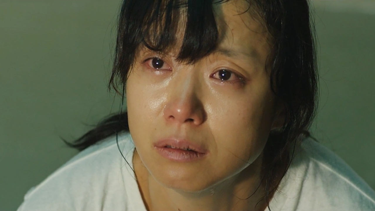 一部很脏很压抑的韩国电影,妻子被抓进监狱欺辱,丈夫无能为力