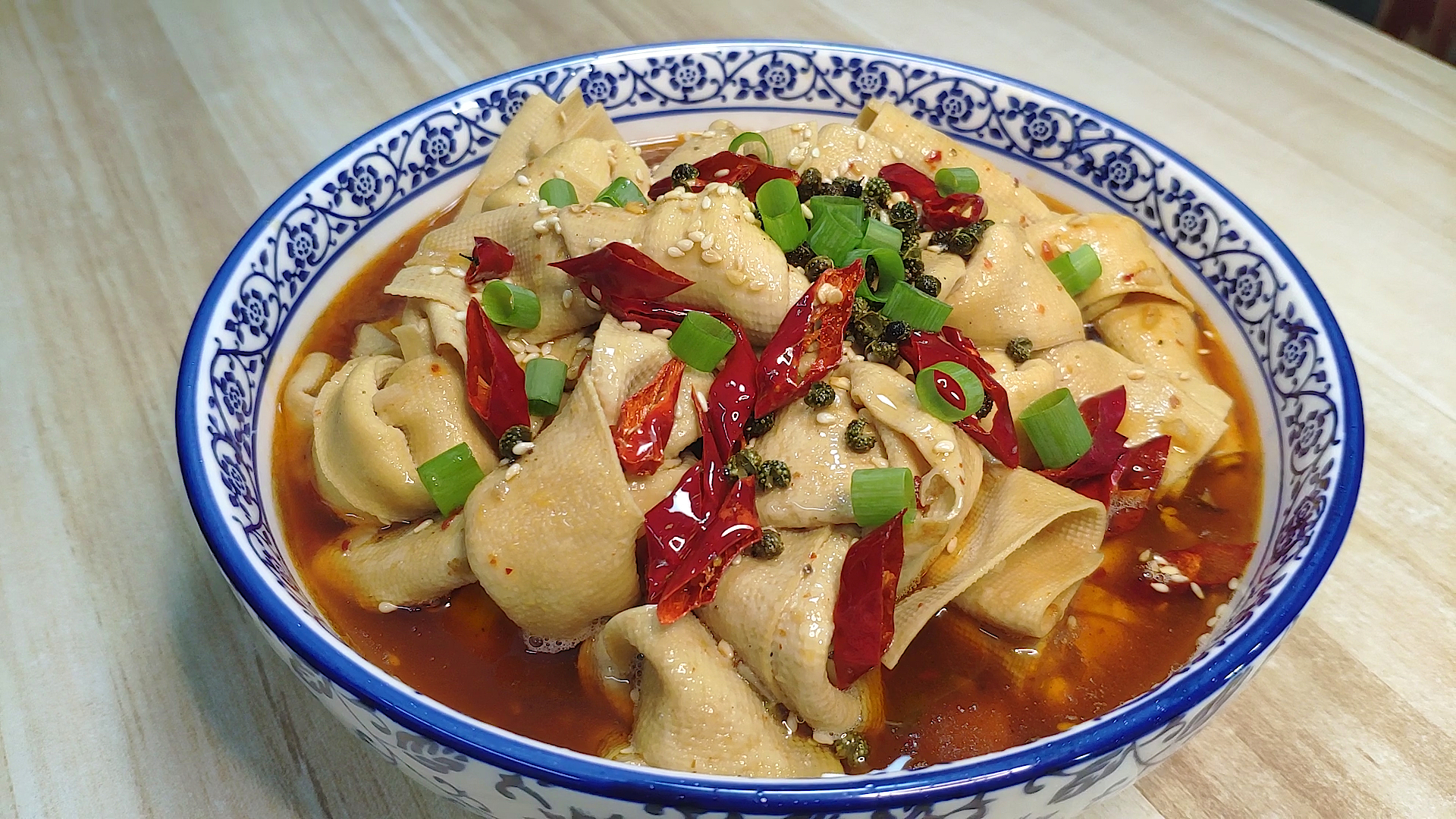 绝味豆腐皮的做法,麻辣爽口,醇香入味,吃一口就停不下来