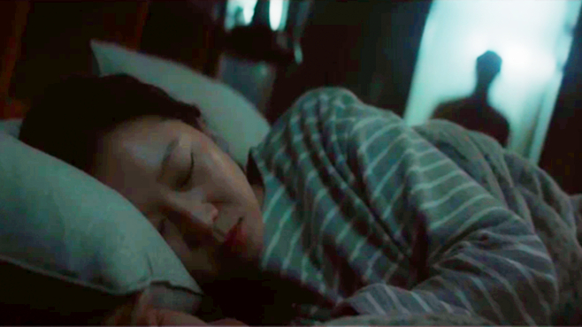 单身女孩每天醒来腰酸背痛,结果看完监控后,被眼前一幕惊呆了!