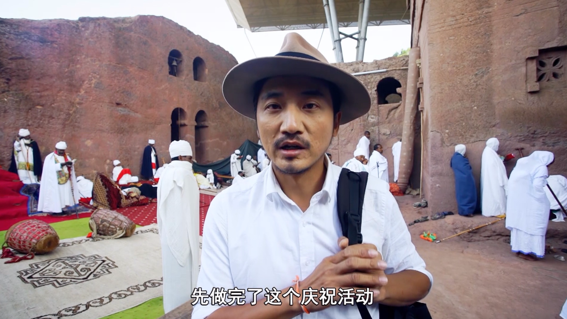 中国小伙探秘东非“耶路撒冷”,墙体缝隙中发现风干木乃伊