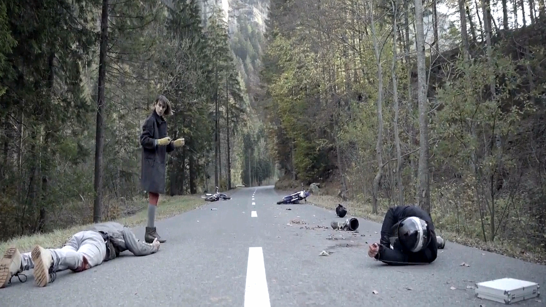 寂静破败的城市废墟背后丧尸成了主宰釜山行2完整解说