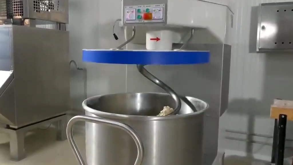 实拍食品工厂加工包装过程,你爱吃的薯片、牛角包、雪糕,就是这样制作出来