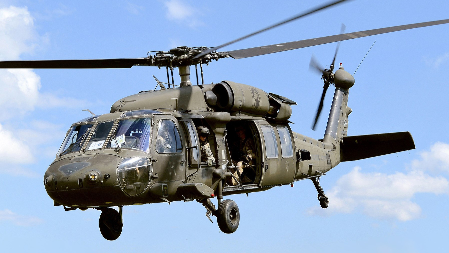 【中英双字】武器装备之美国uh-60通用直升机