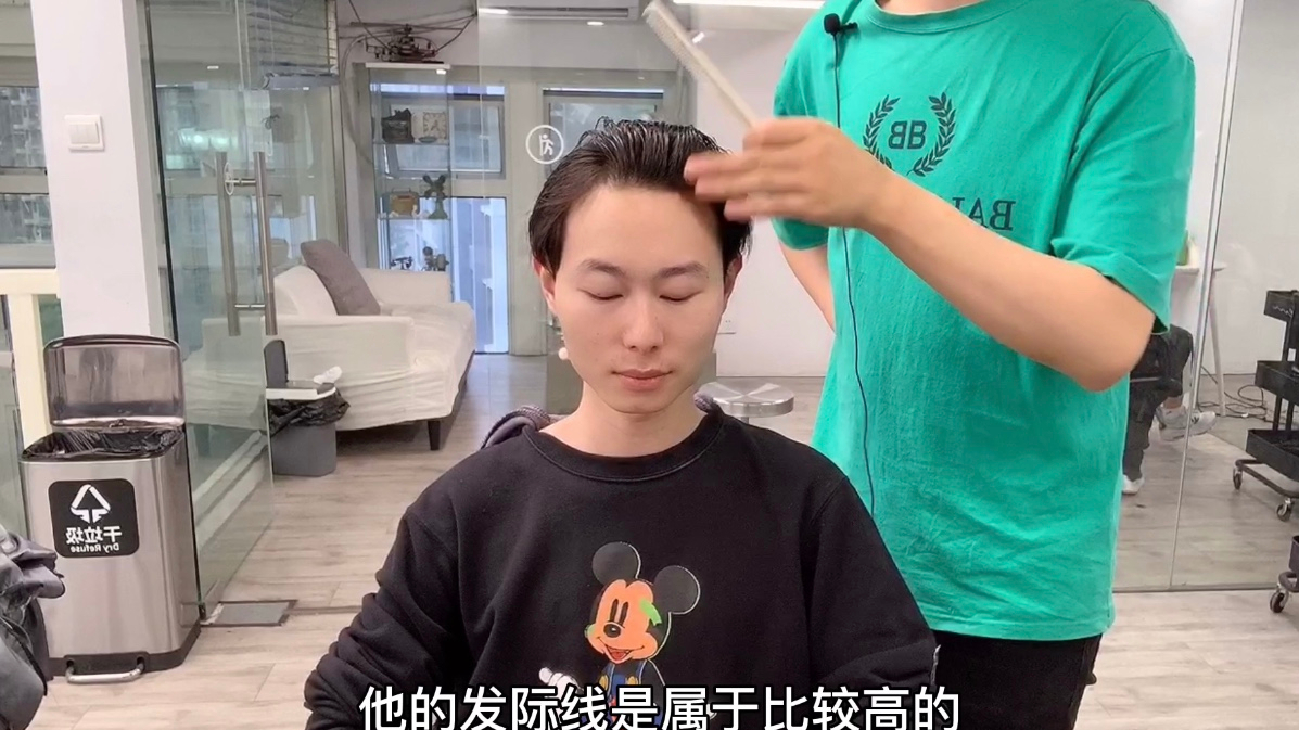 发际线高M字额男生,显老显成熟,这款日系纹理造型既减龄显时髦