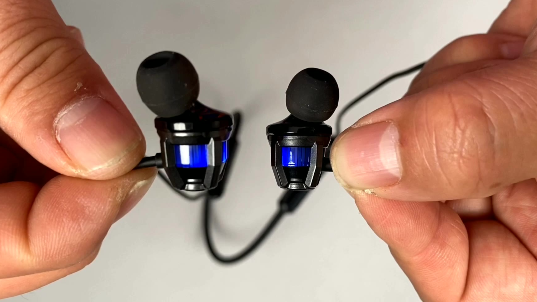 开箱499元黑鲨游戏耳机2,对比苹果耳机airpods2,没想到这个结果