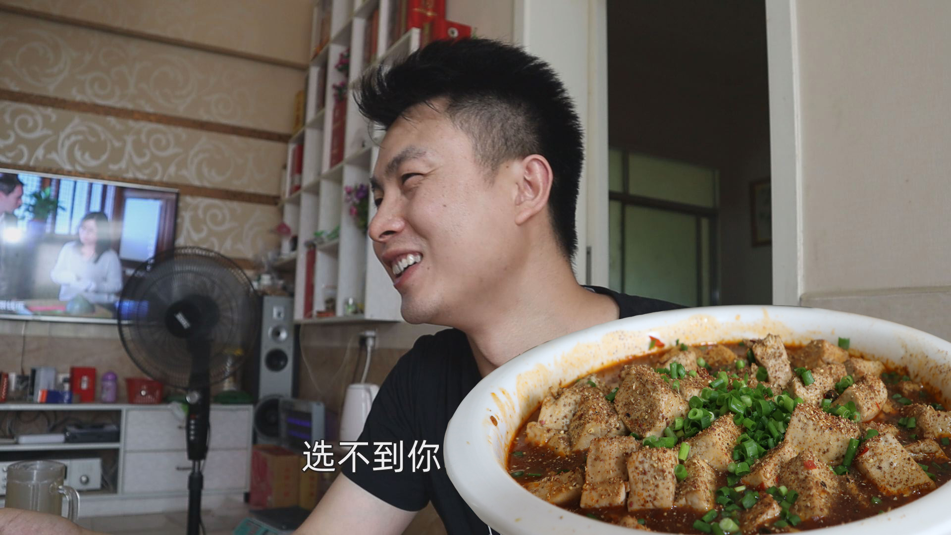 种完玉米回家,吃饭时听说在选村干部,我想试一试,老妈一脸嫌弃
