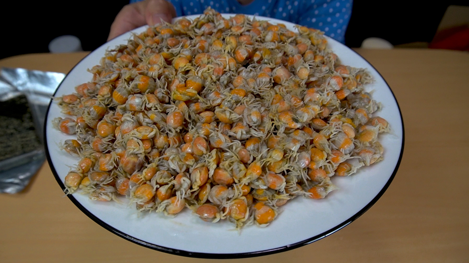 试吃近300元一斤的珍珠蟹,像一只只的蟹宝宝,需要去鳃不?