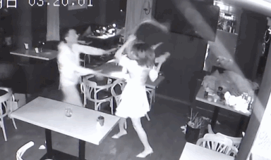 【每日平安158】搭讪失败酒吧男女打架双被拘,睡觉被吵小伙高空怒扔三块砖