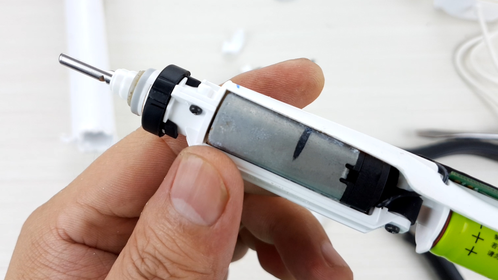 拆解小米电动牙刷,看看内部的设计做工和奇怪的电机