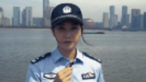 【每日平安178】盗窃嫌少小贼屋内写字讽刺房主,醉驾翻车民警面前惨遭老婆暴揍