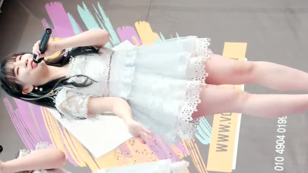 小姐姐白色裙子舞蹈