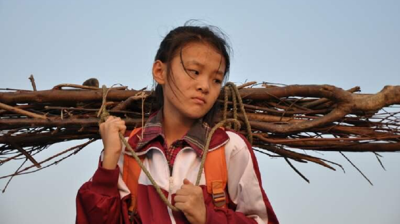 《孝女彩金》一個小女孩獨自撐起一整個家,配上這首《活著》感人淚下