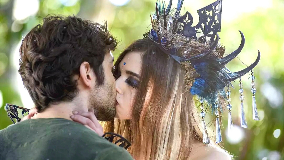 成人版的睡美人让你颠覆三观!速看看惊悚片《睡美人的诅咒》