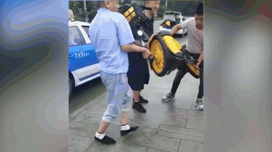 【每日平安186】涉黄交易亲昵中发现性别不符报警求助,醉酒打车只因司机不会普通话打人刑拘