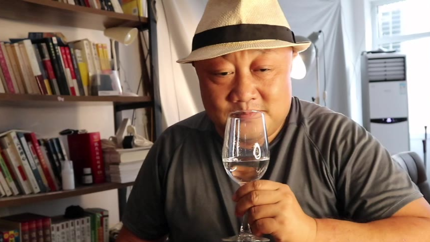 用肥肉泡的酒,广东人眼中的“茅台”,备受争议,口感究竟如何?