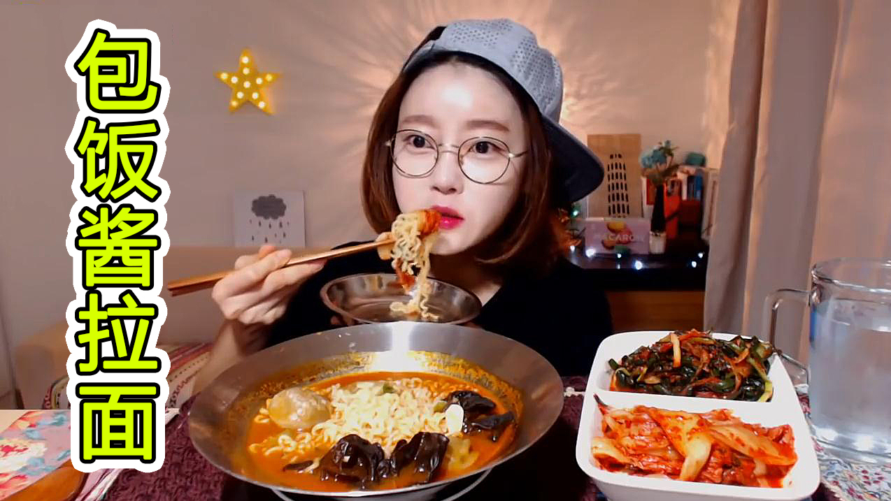 享用咸咸的包饭酱拉面,剩下的汤汁再泡上米饭简直完美!