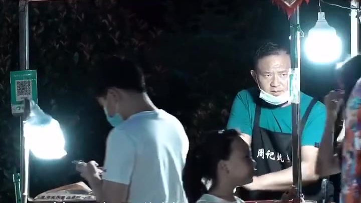 成年人的世界没有“容易”二字,每一个为生活努力奋斗的人都值得被敬仰