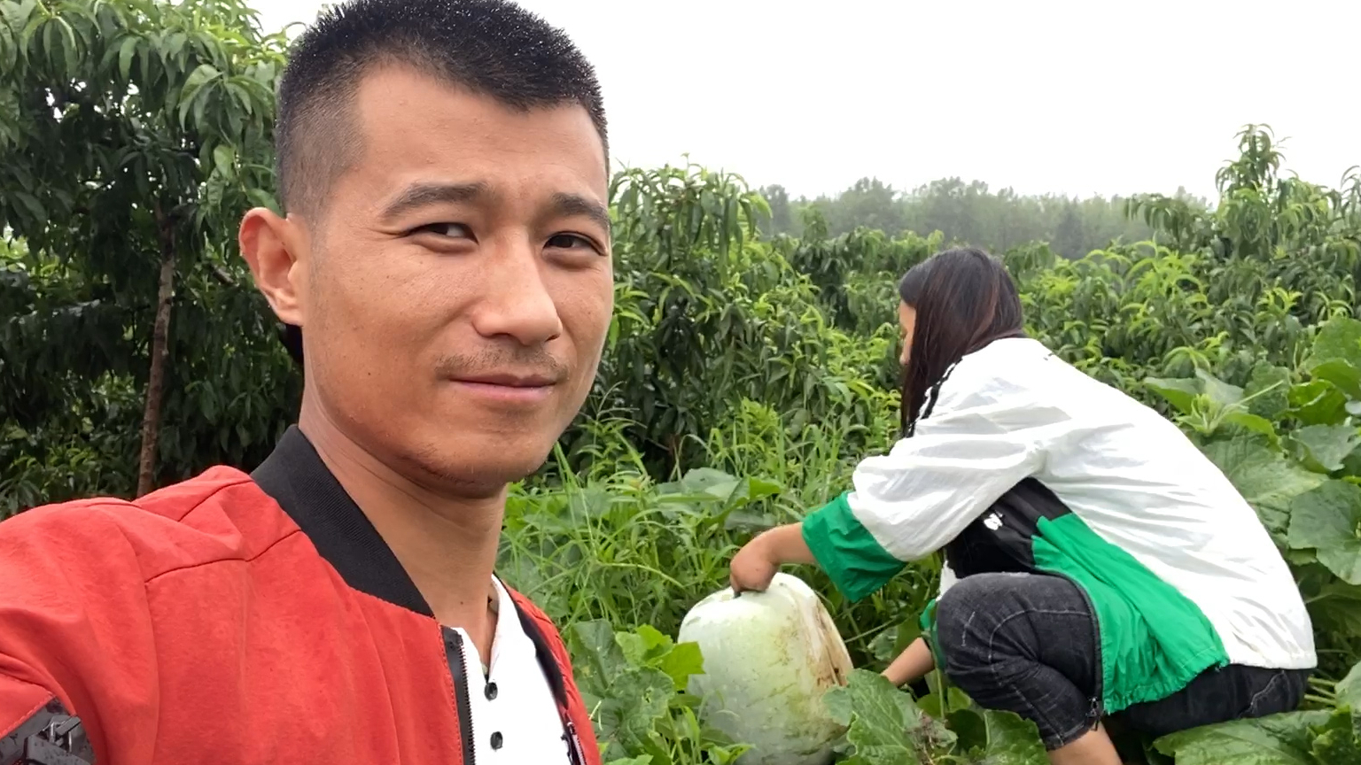 农村媳妇换个新发型老公说她10年前就是这发型看上去挺合适的