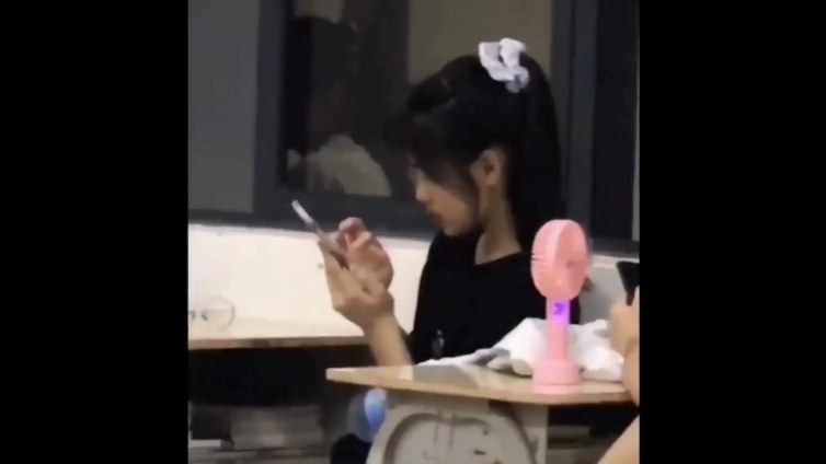 你不知道一个一见你就笑的人有多喜欢你