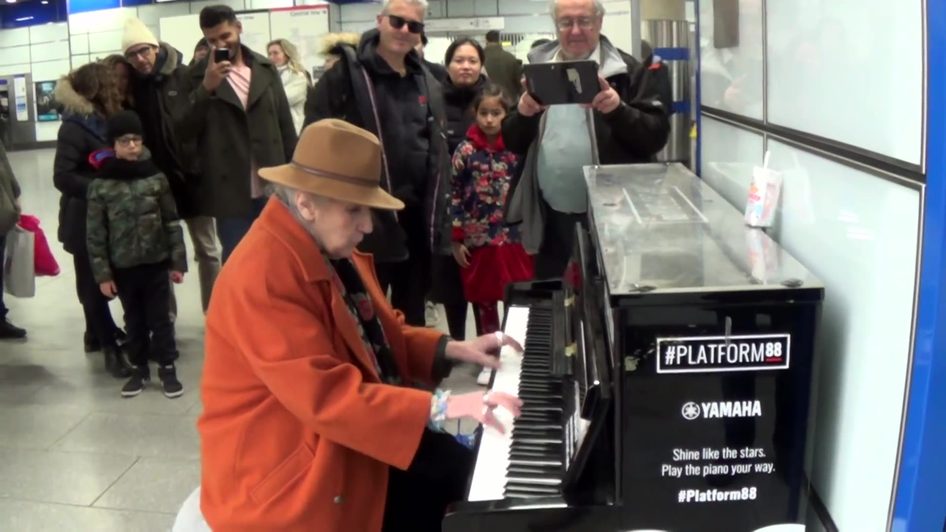 Old Lady Plays Stride Piano Like A Goddess