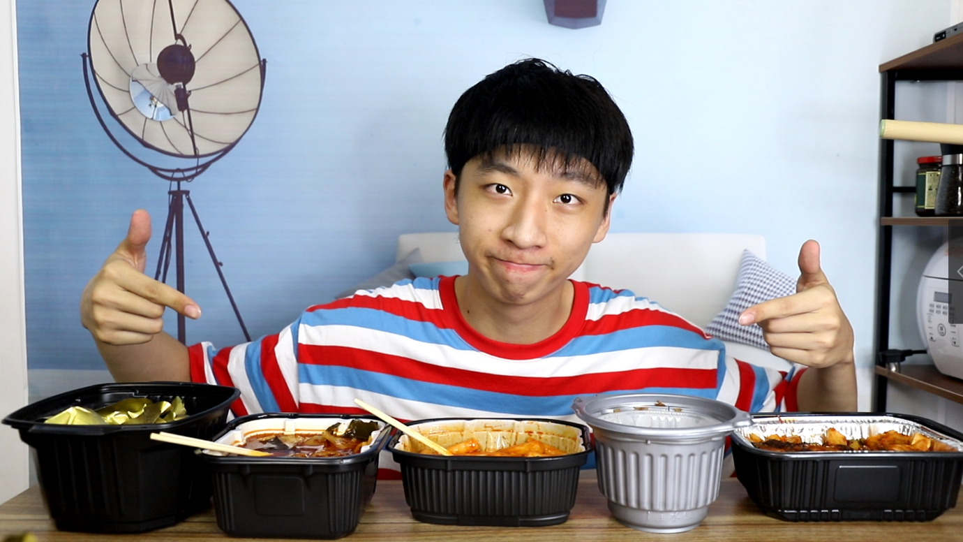 自热食品原来这么多?帅小伙一次性买来五款奇葩自热食品,到底哪个最好吃