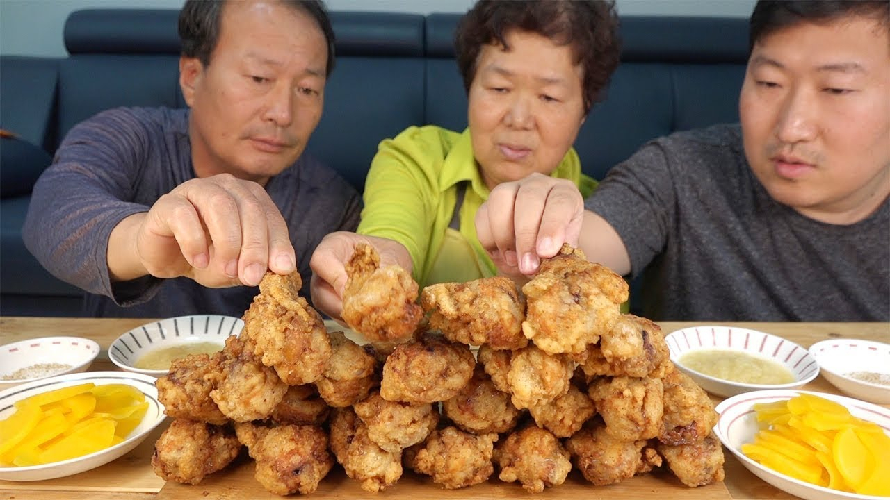 堪比外面美食店的炸鸡腿,蘸上蒜蓉酱我一口可以吃一个!