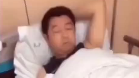 哈哈哈哈哈当你爸爸住院你给他rap时
